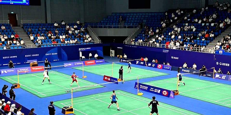Nhà vô địch đôi nam cầu lông rời Á vận hội 2026 ngay vòng một: Ba ván đấu, một bản án, và những con số chưa được thẩm vấn đủ