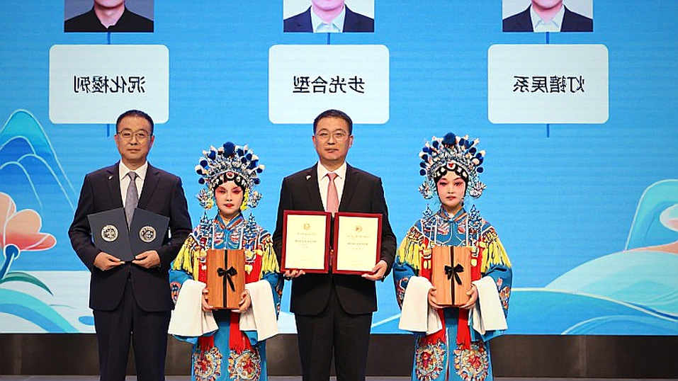 Sự im lặng giả tạo: Khi bảng dữ liệu trống bị đọc thành bản báo cáo an toàn trong kỳ chuyển nhượng esports
