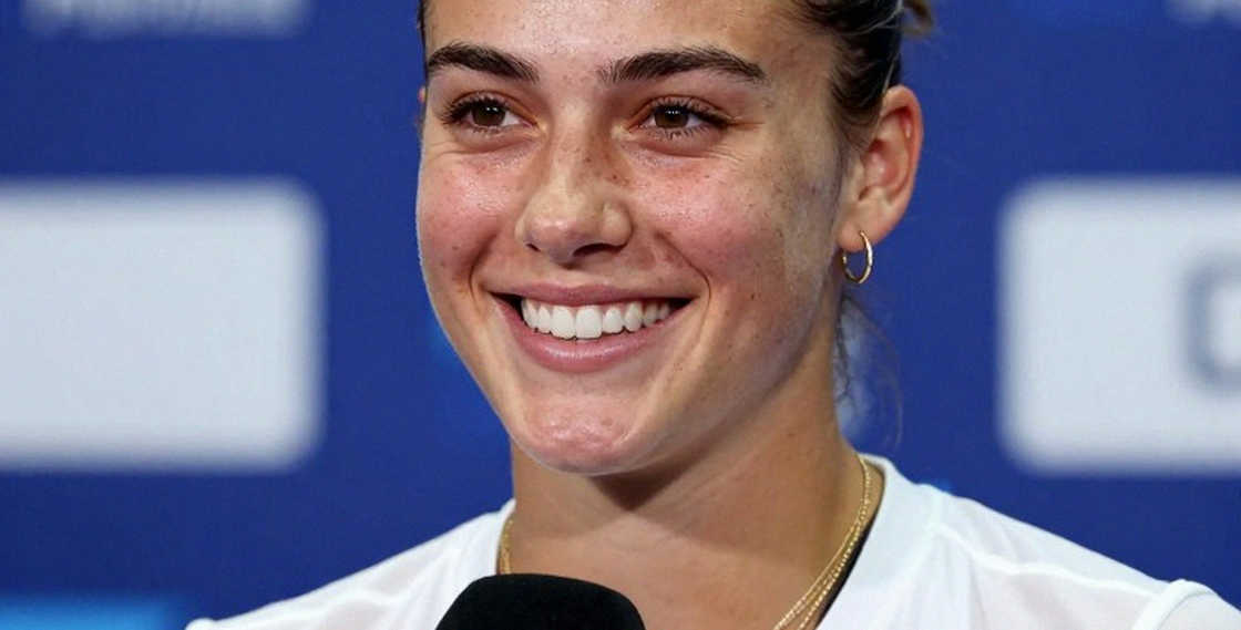 Băng tay nén, 28 winners và bài học bảo vệ danh hiệu: Alcaraz mở màn US Open 2026 bằng niềm vui