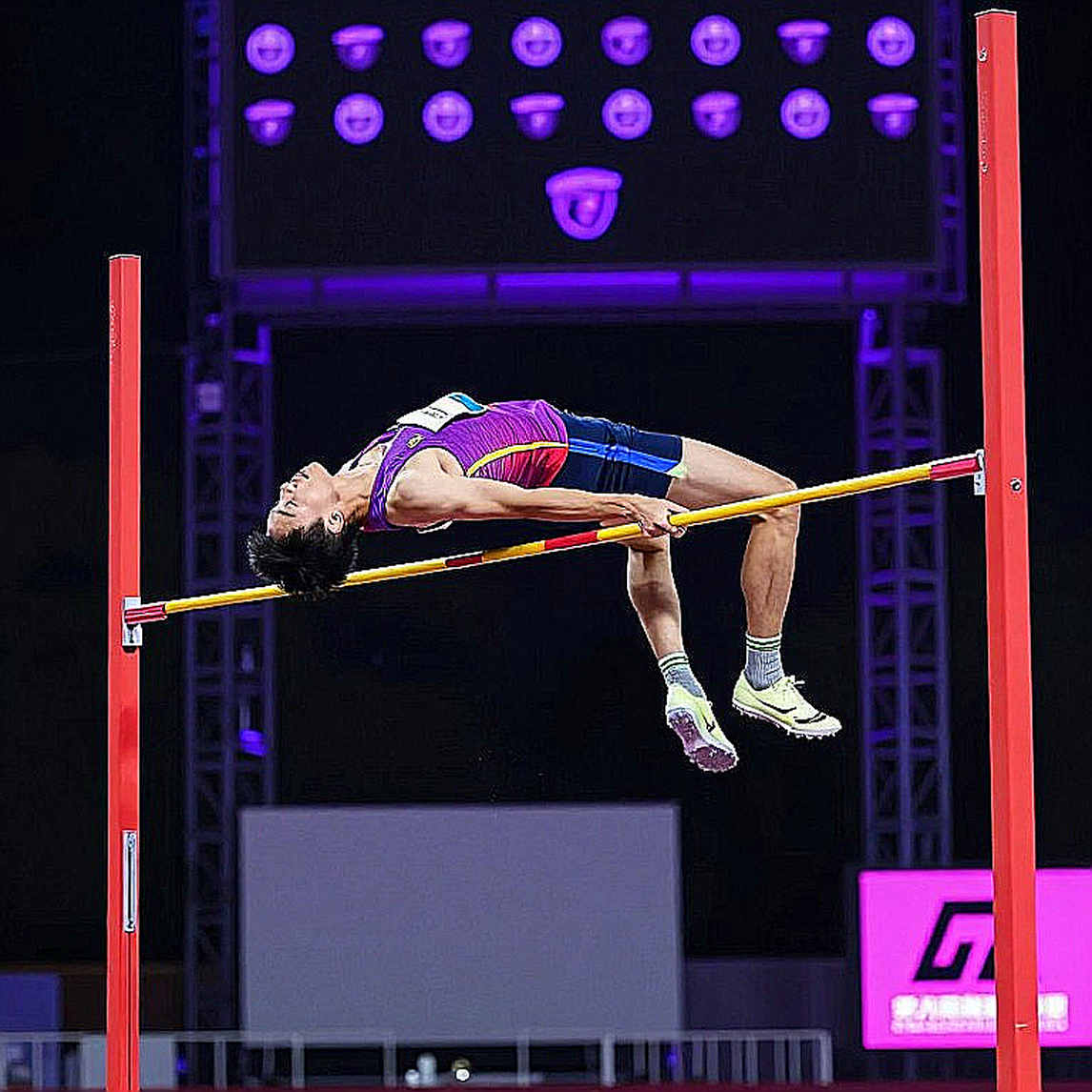 Ingebrigtsen rút khỏi 1500m ở Ultimate Championship: 11 tháng, một ca phẫu thuật và cột mốc 2027
