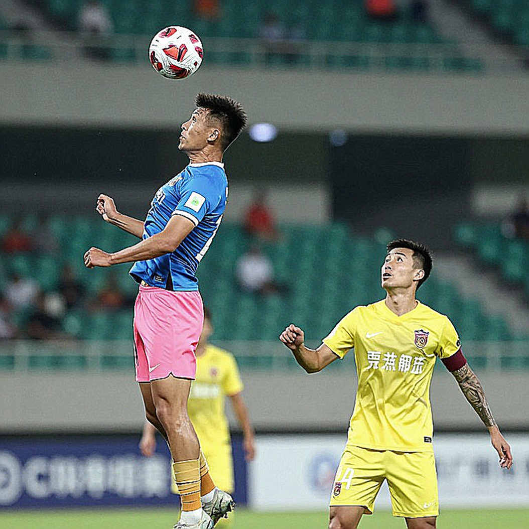 Cửa sổ chuyển nhượng V.League: Khi 'phí ký kết' trở thành lỗ hổng không ai muốn nói tới Cửa sổ chuyển nhượng V.League: Khi 'phí ký kết' trở thành lỗ hổng không ai muốn nói tới